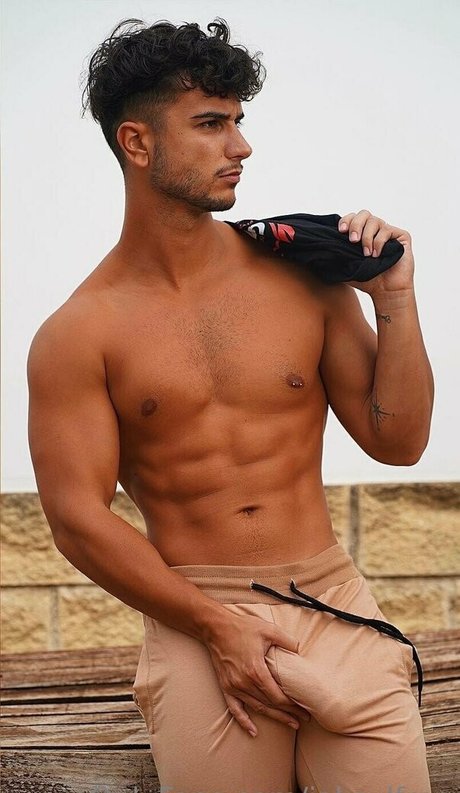 exoticboyfree star naked images
