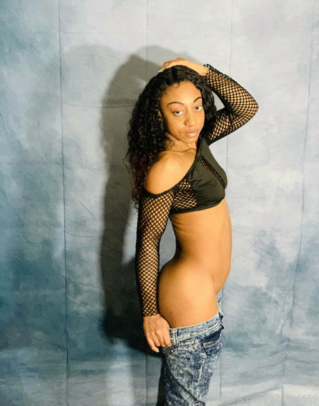 officialdiamond nudes model img