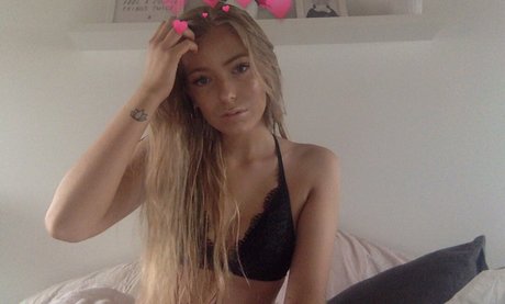 Momolit0 adult star img