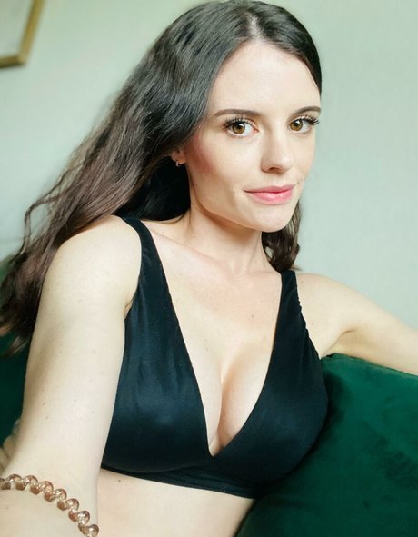 casual lies model pornographic photo