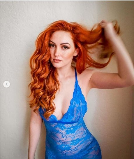 Nicole Simone sexy actress pic