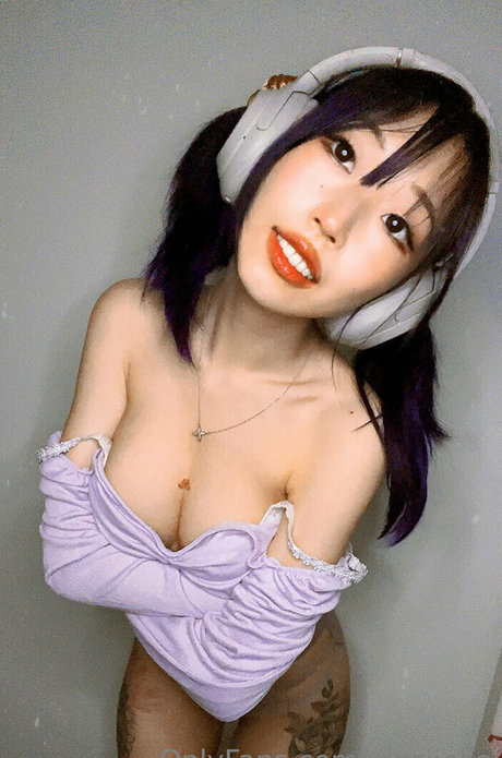 yinsdere nudes model pic