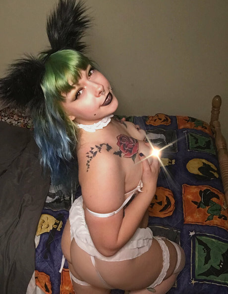 damndestcreature2 model naked pics