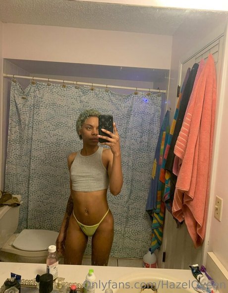 hazelqveen naked model archive