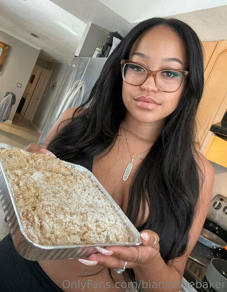 biancathebaker pretty actress image