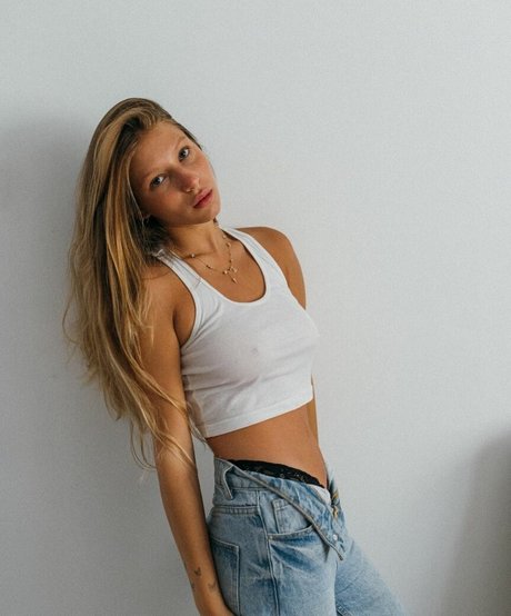 Roni Zouler nice model gallery