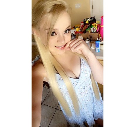 Blondiewondie star sexy images