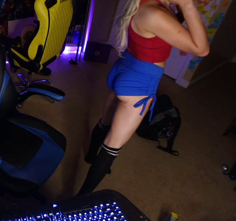 Blondiewondie model nude pic