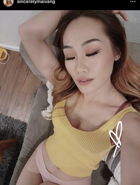 Mai V Yang star perfect photos