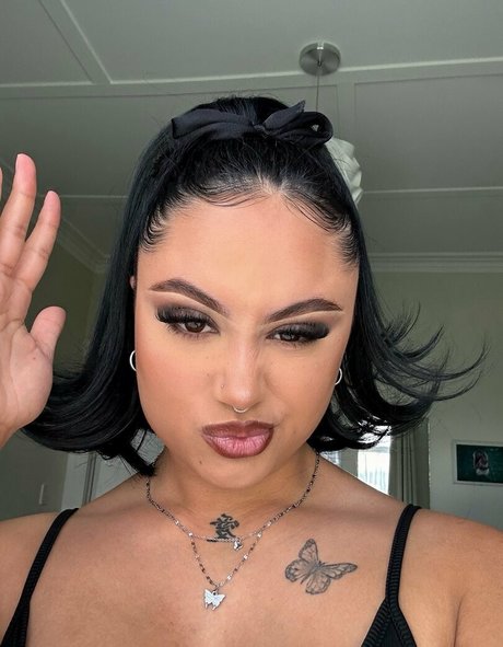 taylaraywhite pornographic model images