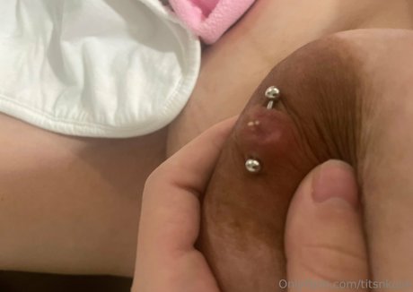 TitsNkush star nudes pic