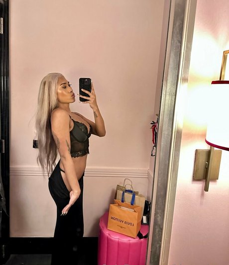kira asia ts pornstar nudes pic