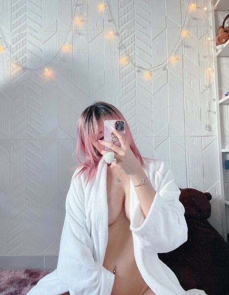 mikipuff model erotic picture