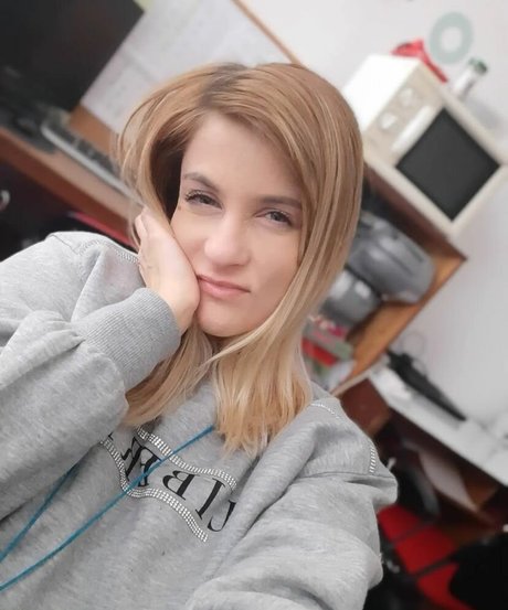 BunnyZuz sexy actress image