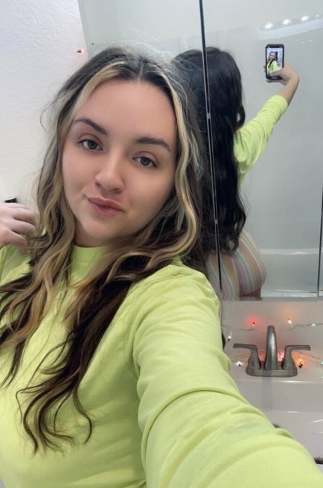 oohkarlalala high quality pornstar picture