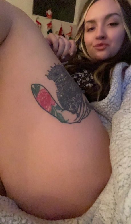 oohkarlalala erotic pornstar image