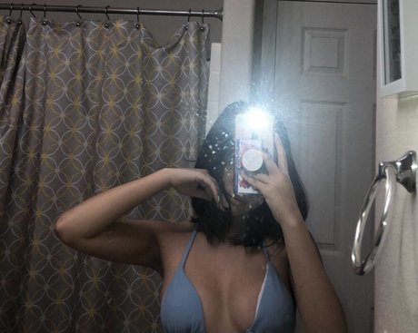 Vy Tran high quality star photo