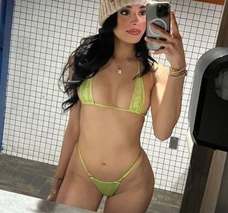 alliyah deanne model erotic photo