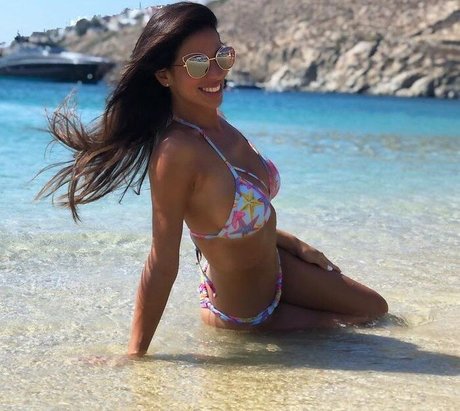 Estefy Lopez nude model pic