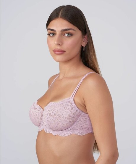 Noya Arviv sex model picture