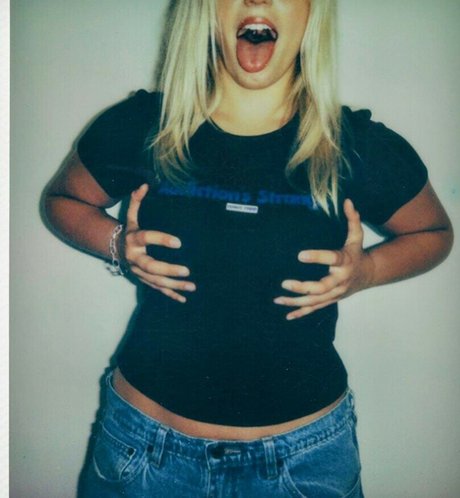 Renee Rapp model hot photo