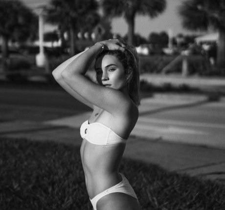 Kelsea Forti star erotic pics