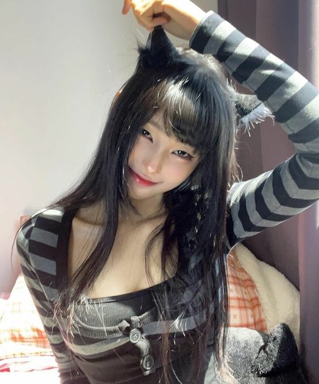Daturakisses model xxx photos