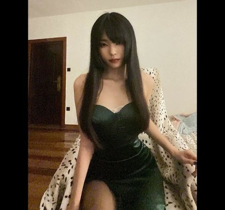 Daturakisses adult model pic