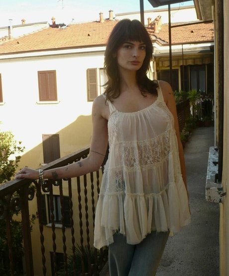 Clara Beneytout adult model photo