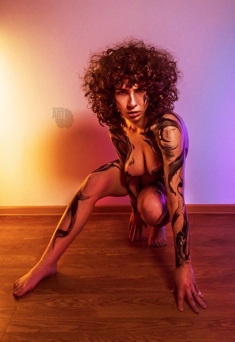 curlywiktoria erotic actress picture