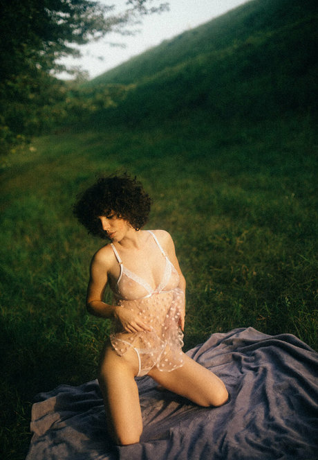curlywiktoria xxx model image