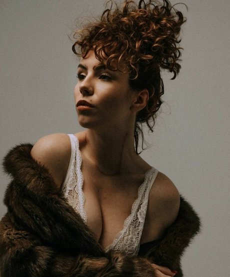 curlywiktoria art actress image
