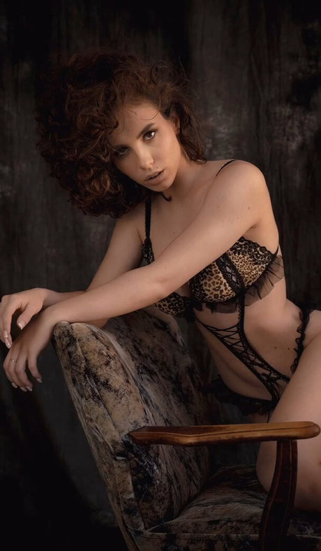 curlywiktoria exclusive pornstar photo