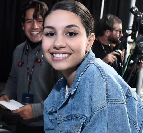Alessia Cara nude star image