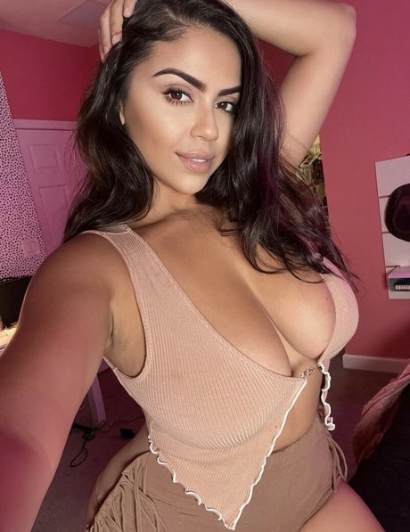 Jessenia Rebecca model top picture