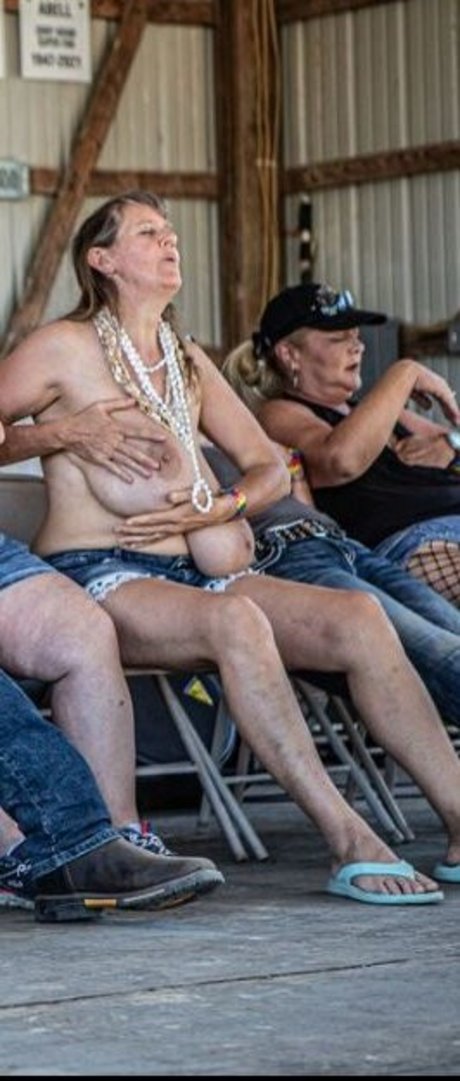 Busty Petra porn model photo
