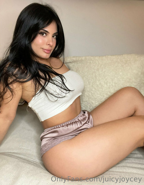 Juicyjoycey naked actress gallery