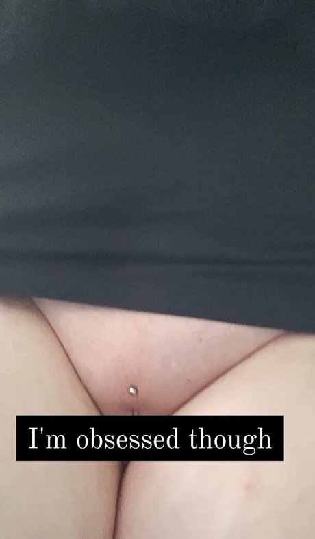 Gothicc Peach nude actress img