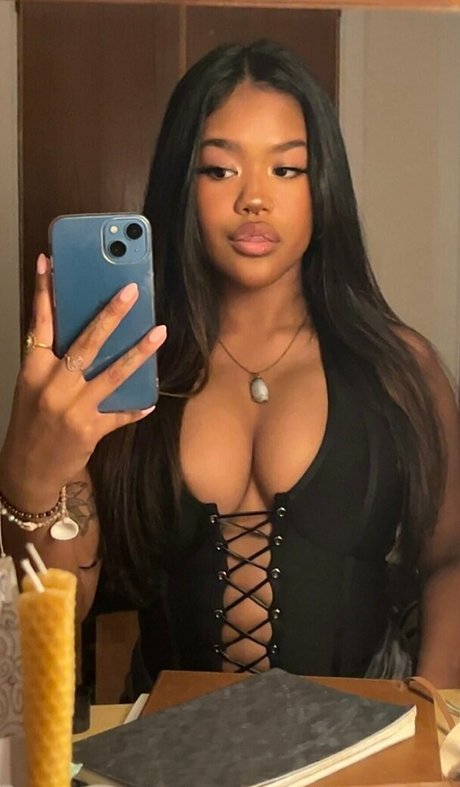 Bunnyscherry hot model pic