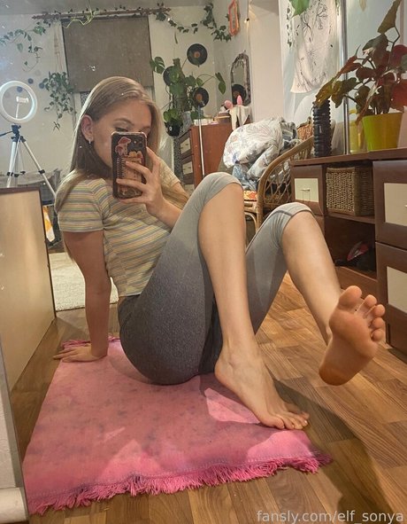 Elf sonya sexy star pics