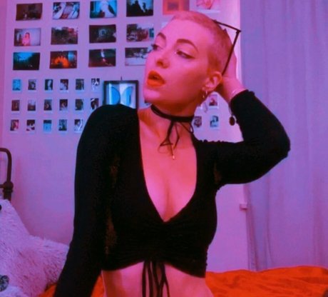 Avalon Valore sex actress pictures