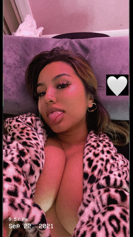 Shedidwhatttttt nude model images