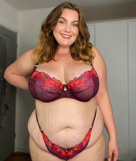 Lauren Dungey nude star archive