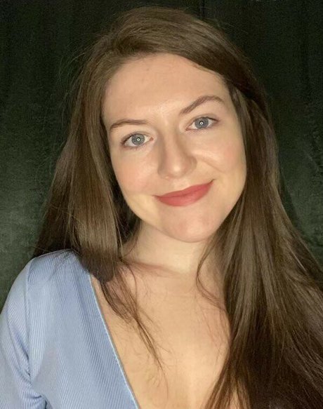 Caley Chisholm perfect star archive