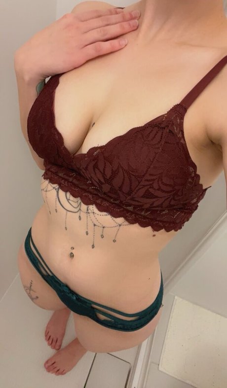 Littlesin16 pretty actress pics