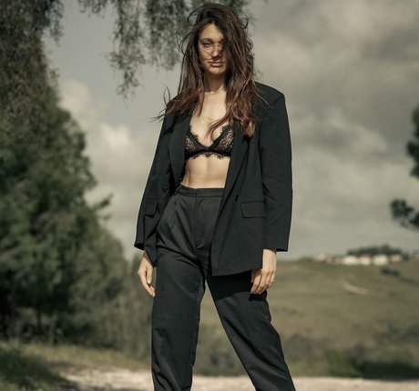 Shira Aizner adult model picture