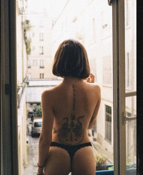 Chloemodele naked pornstar picture