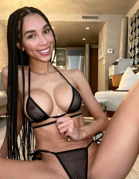 aubreeangel naked model image