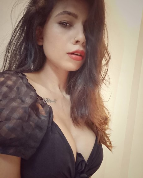 Annie Sharma model beautiful picture