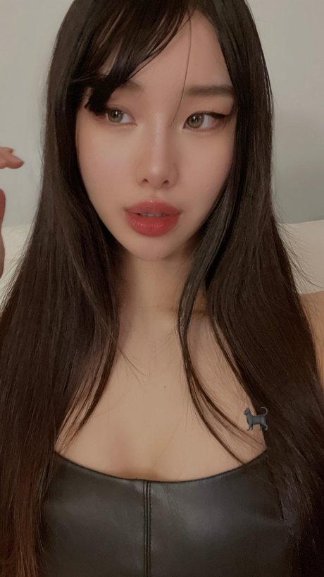 Mari Bambei  sex model img